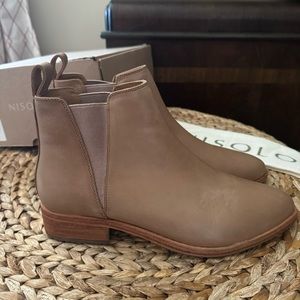 Nisolo Eva Everyday Chelsea Boot